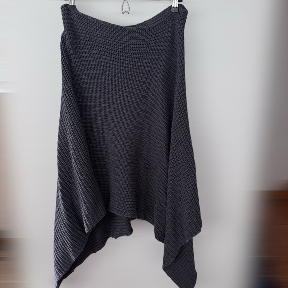 Love your Melon knit cape dark gray one size - Picture 2 of 6